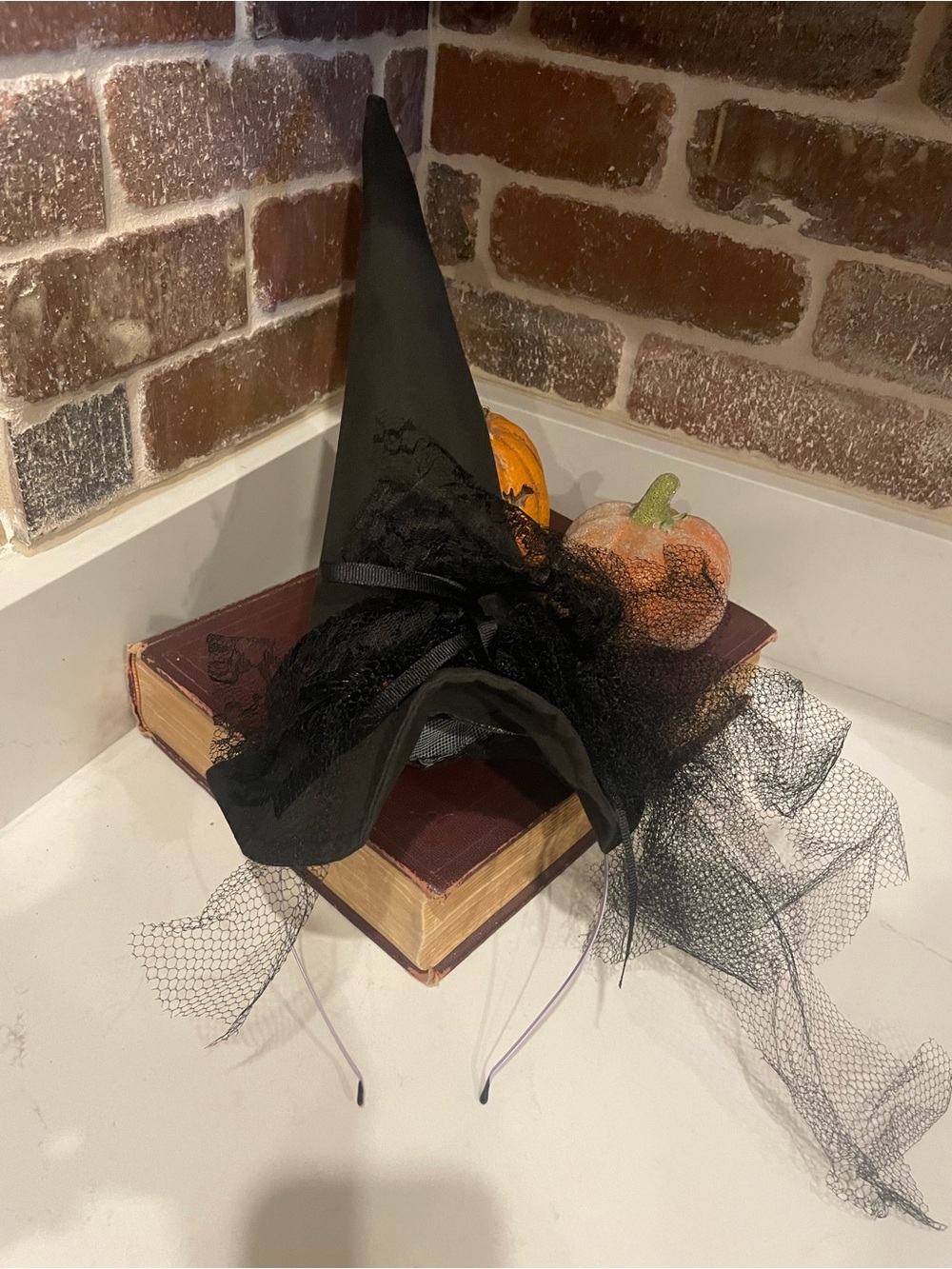 Black Witch Cape and Witch Hat Costume for Toddler- Classic Halloween - Picture 3 of 4